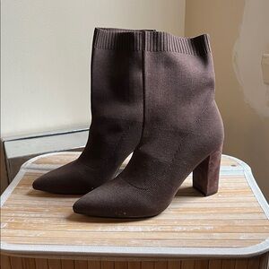 Elegant Brown Women's Boots